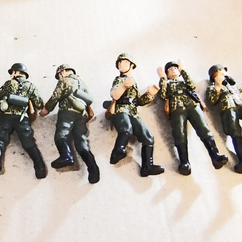 petites figurines de soldats de la seconde guerre mondiale.